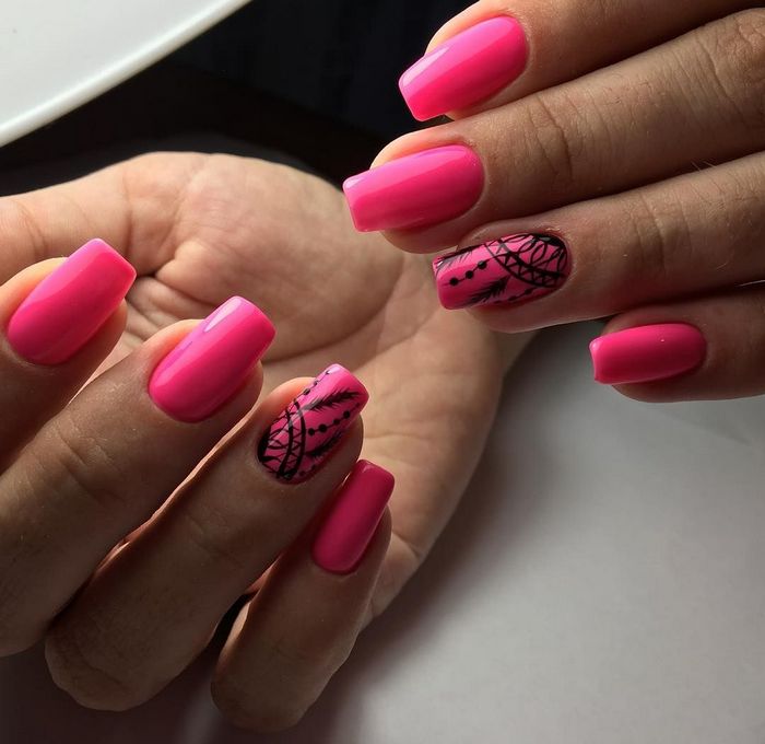Дизайн ногтей в серо-розовом цвете. Фото маникюра, модные тенденции 2020