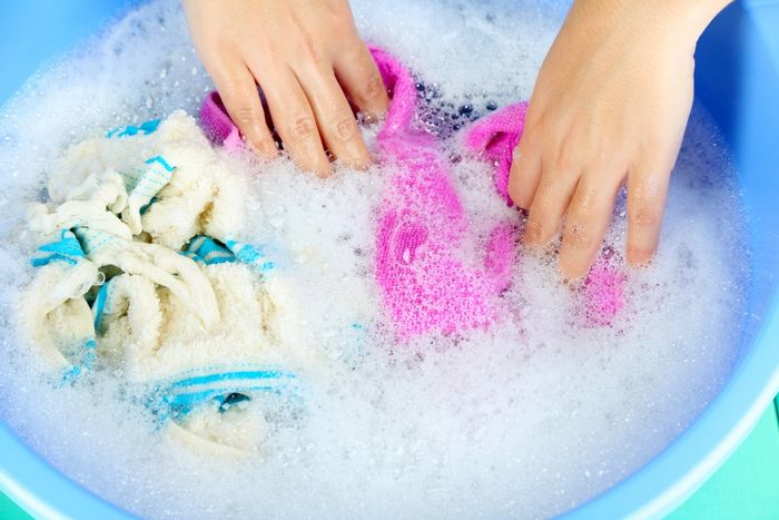 Как отмыть краску с одежды – 10 проверенных способов