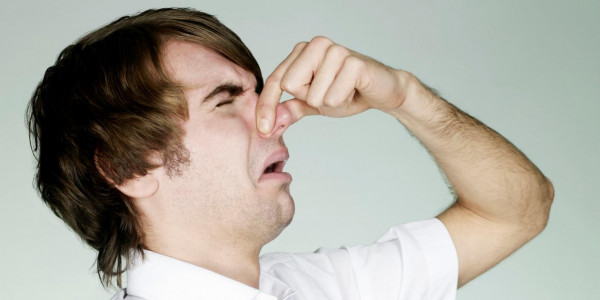 Как избавиться от запаха пота подмышками — причины и методы борьбы с неприятным запахом