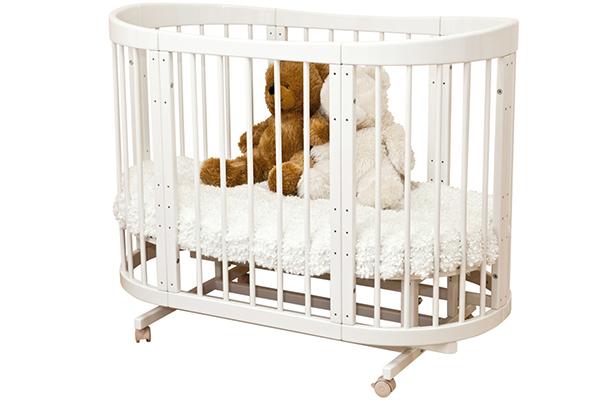 Выбираем детскую кроватку для новорожденного