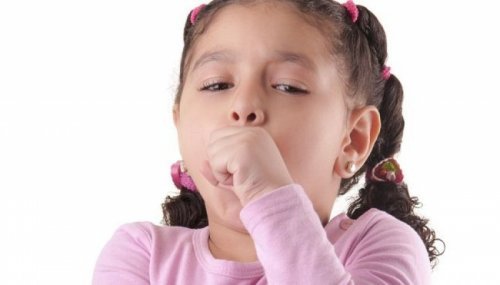 Как вылечить кашель ребенку народными средствами