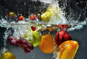 Как и чем мыть овощи и фрукты, чтобы не заболеть