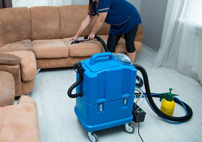 Все секреты чистки мягкой мебели своими руками — чем чистить кресла и диваны дома