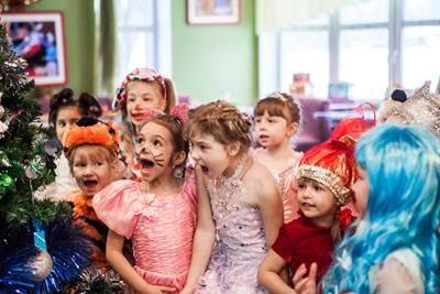 Интересные конкурсы, стихи и веселые задания для детей 3-6 лет к новогоднему утреннику или