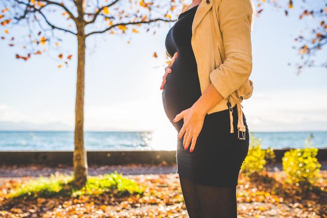 Болит живот при беременности — когда бить тревогу