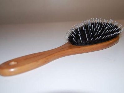 Как очистить расческу от волос