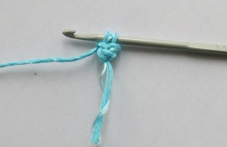 Вариант вязки шнурка гусенички крючком
