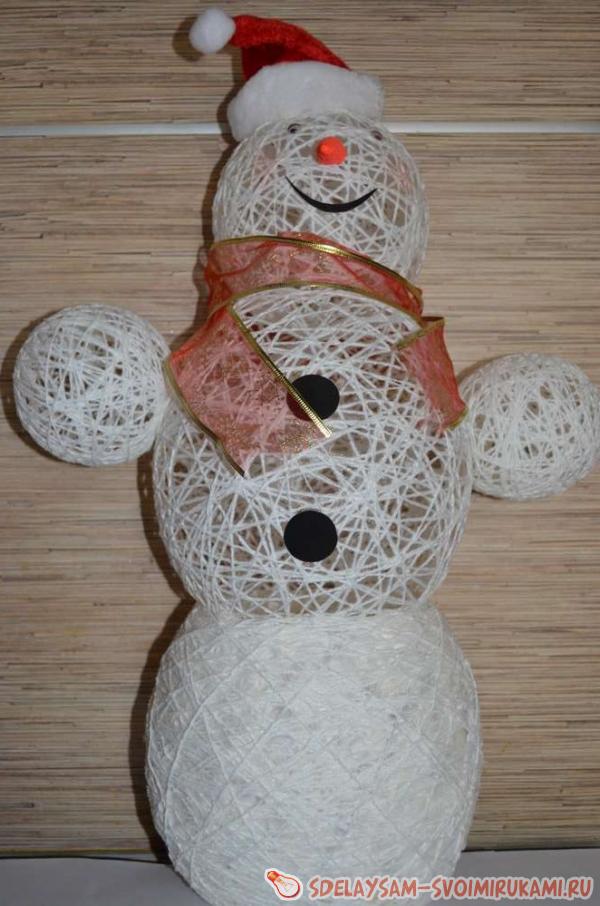Справится и ребёнок снеговик из шерстяных ниток своими руками