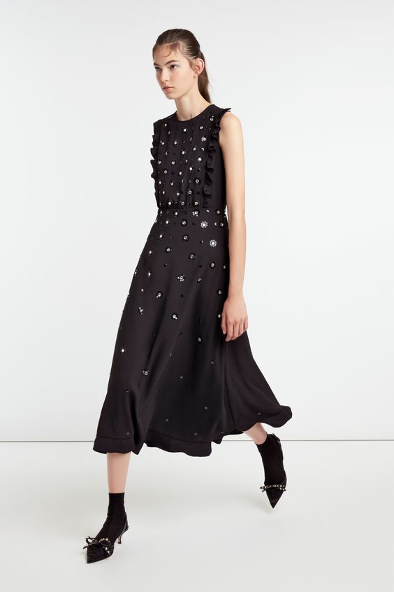 Модные фасоны красивых чёрных платьев 2019