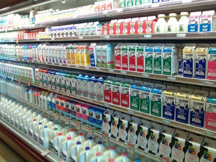 Разница между нормализованным и цельным молоком