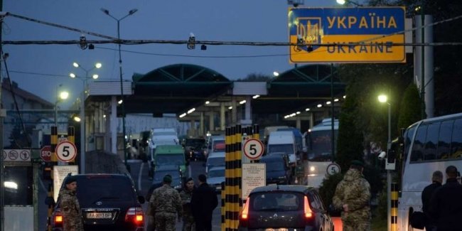 Кабмин приоткрыл границу с Польшей